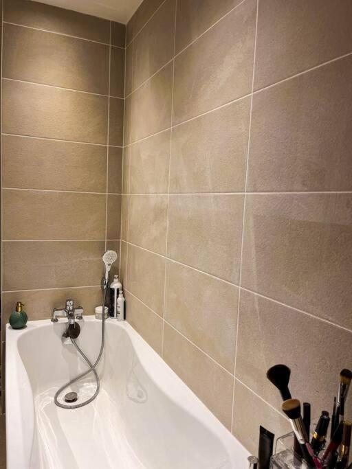 Appartement Charmant Et Calme Dans L'Herault Poussan Екстериор снимка